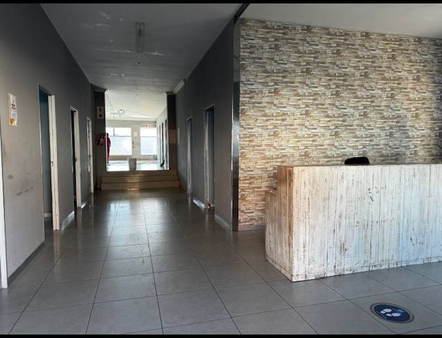 140M² BUILDING TO LET IN OVERPORT